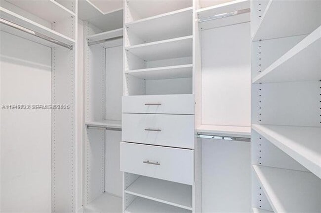 Building Photo - 851 NE 1st Ave