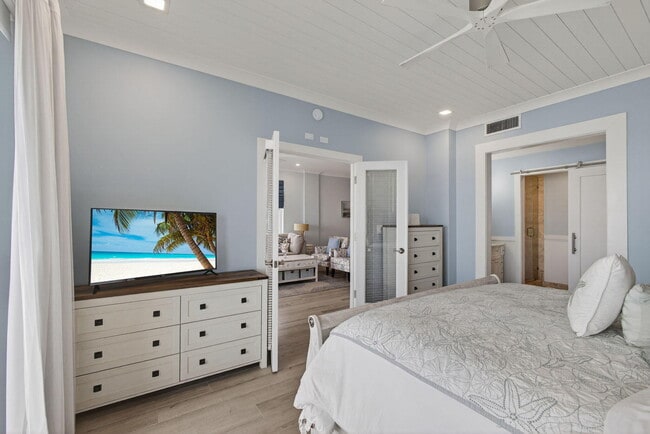 Building Photo - 105 Paradise Harbour Blvd