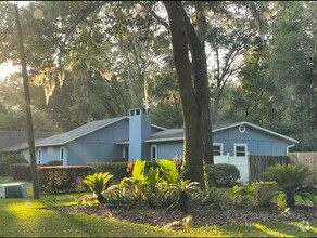 Building Photo - 8108 SW 56th Ave
