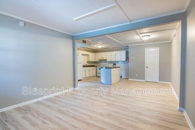 Building Photo - 7721 1st Ave S