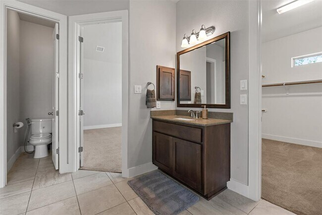 Building Photo - 1105 Legacy Xing