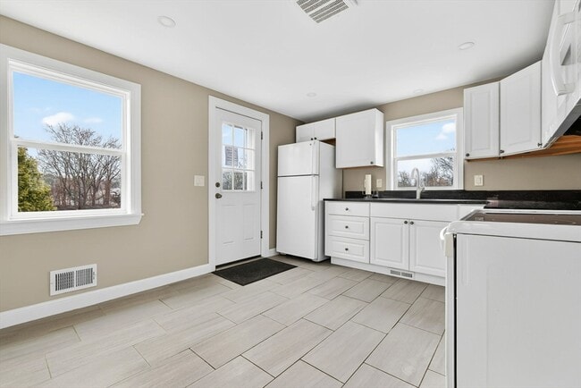 Building Photo - 24 Garden St