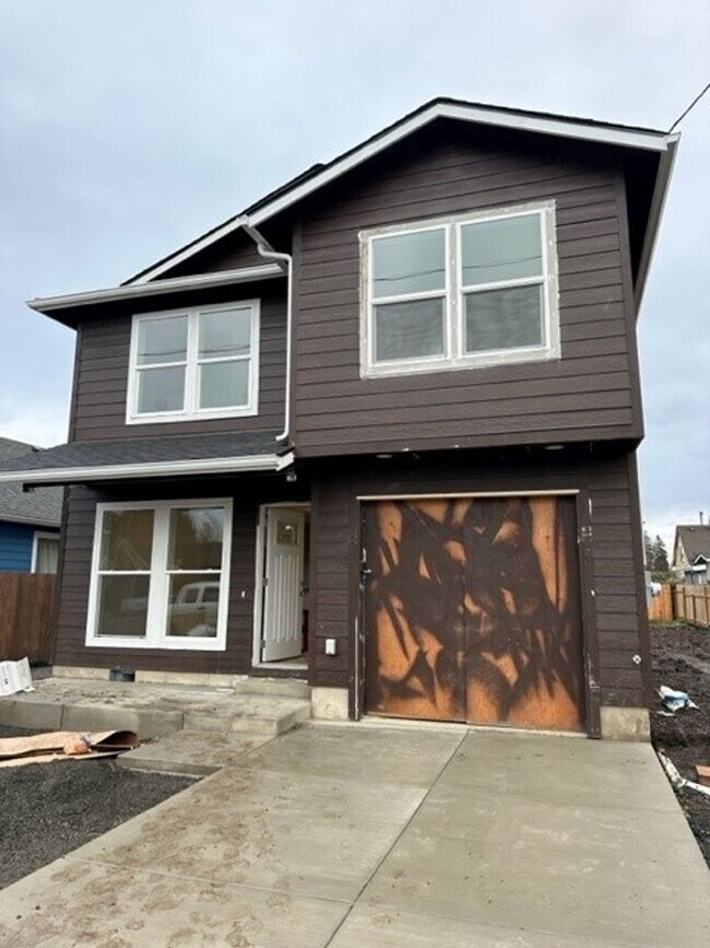 Building Photo - Newer Construction & Pet Friendly! 3 Bed 2.5 Bath Home Available!
