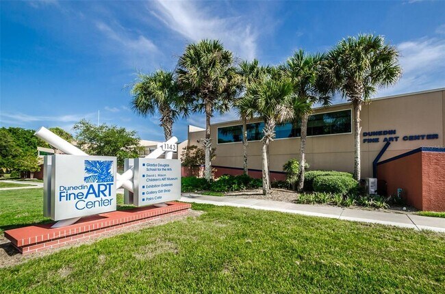 Building Photo - 253 Park Cir S