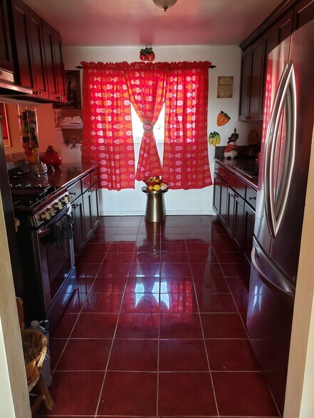 Kitchen - 13508 Doty Ave