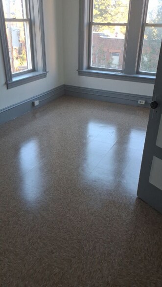 Primary Photo - 37 Clinton Ave