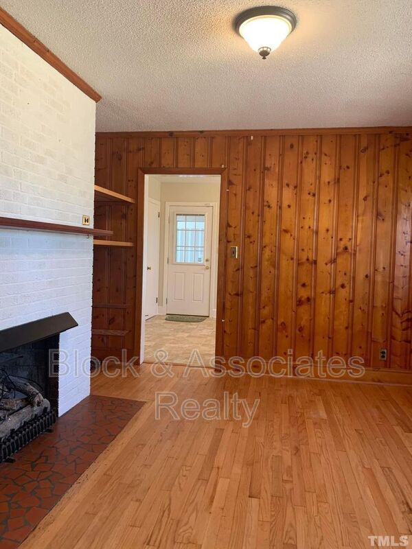 Building Photo - 6015 Inona Pl