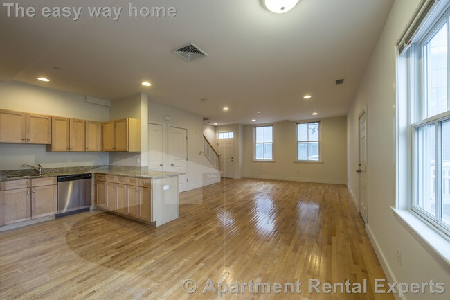 Building Photo - 110 Second St Unit #PH12