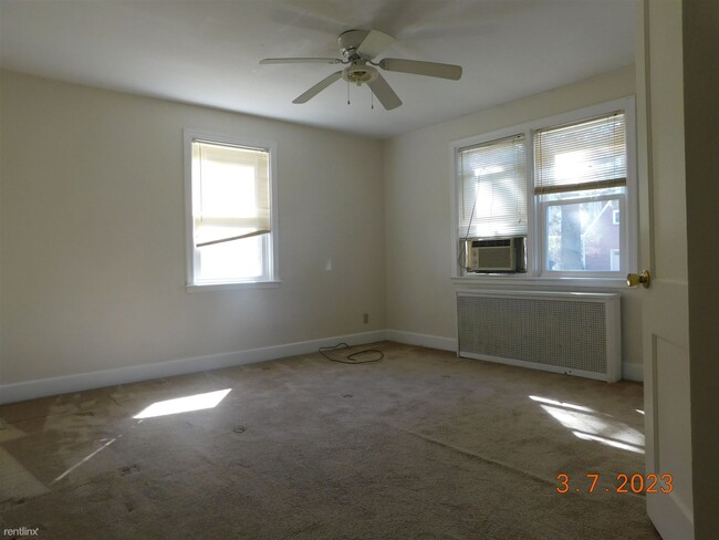 Building Photo - 2 br, 1 bath Duplex - 6230 Sedgefield Dr A...