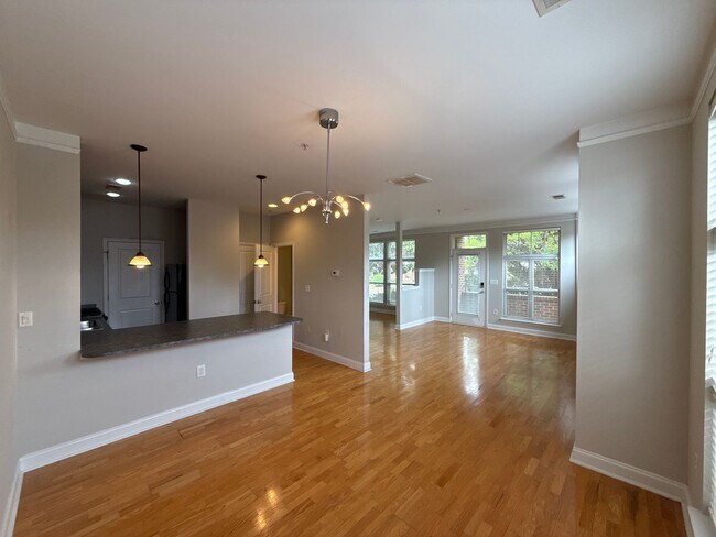 Building Photo - Elizabeth Townhome - T.R. Lawing Realty Property