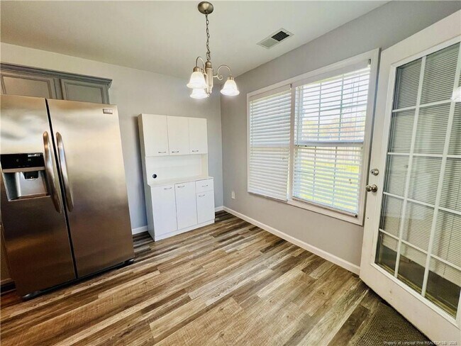 Building Photo - 641 Hogart St