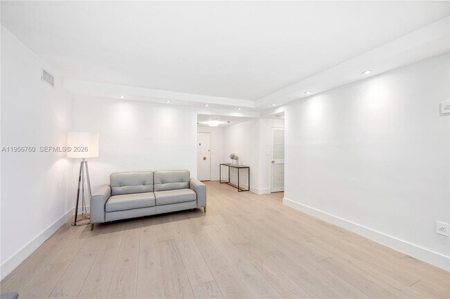 Building Photo - 5255 Collins Ave