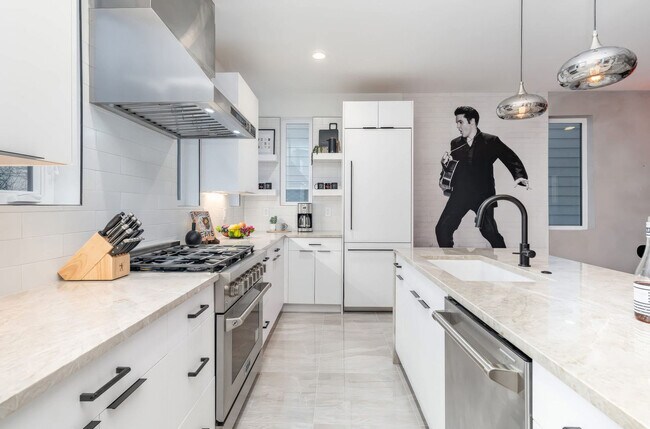 Building Photo - 48 Fern Ave