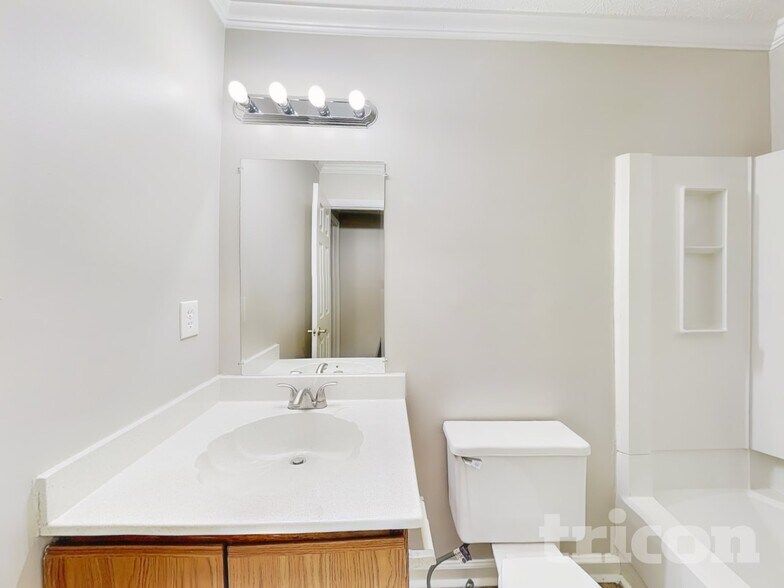 Building Photo - 5625 Longbow Dr