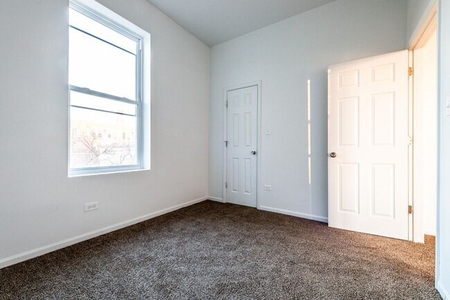 Building Photo - 1630-1632 S Sawyer Ave