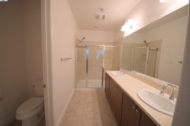 Building Photo - 5530 Esprit Way