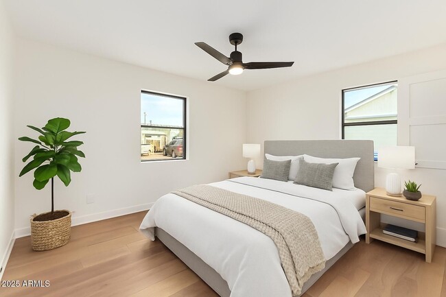 Building Photo - 9042 N 3rd Ave