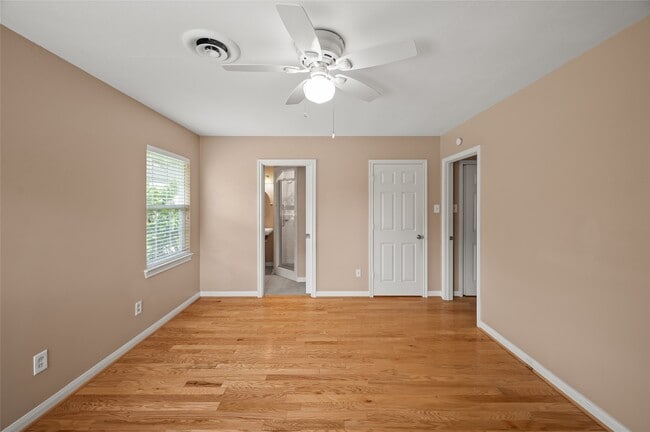 Building Photo - 3725 Murworth Dr