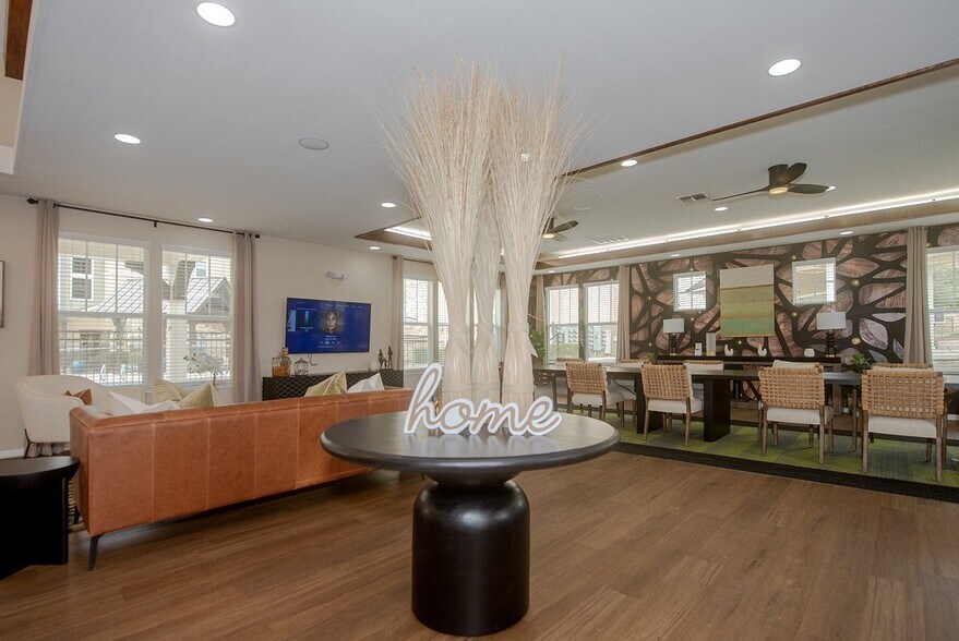 Building Photo - Heights at Converse