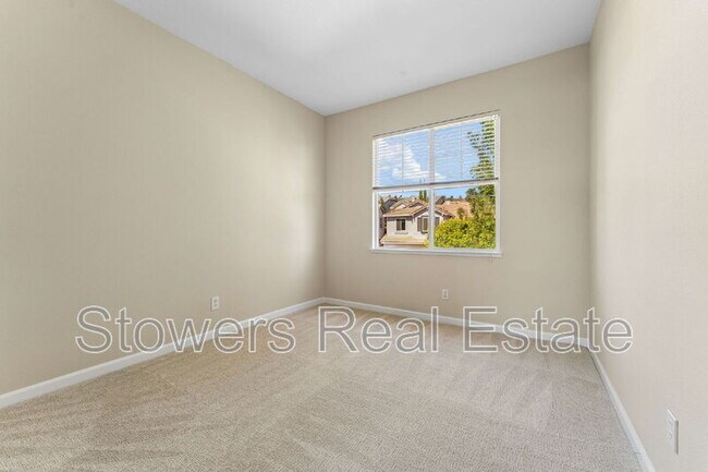 Building Photo - 137 Woodcrest Dr