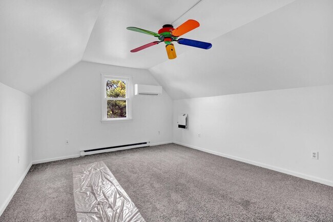 Building Photo - Charming 3 Bedroom, 1.5 Bath Townhome in Elizabethtown!