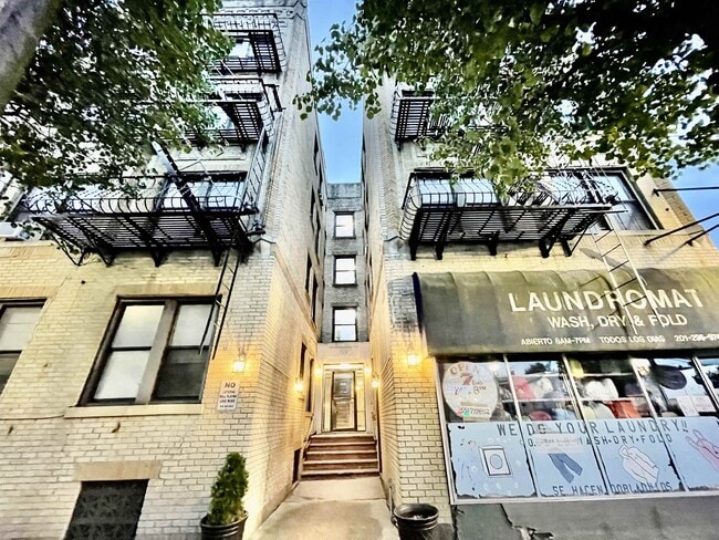 Building Photo - 119 60th St
