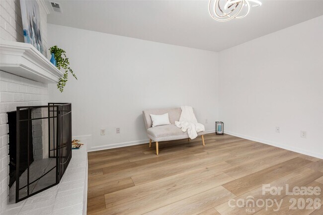 Building Photo - 10943 Carmel Crossing Rd