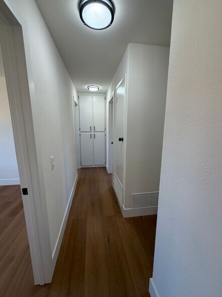 Building Photo - 251 Asta Ct