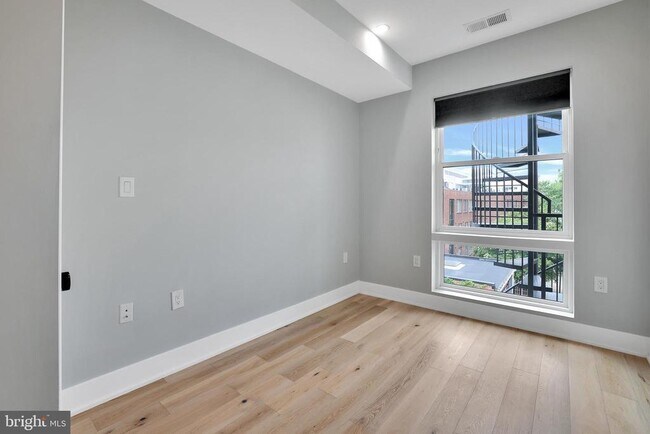 Building Photo - 1110 6th St NW
