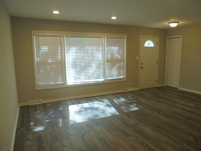 Building Photo - 1808 W Ridgeland Ave