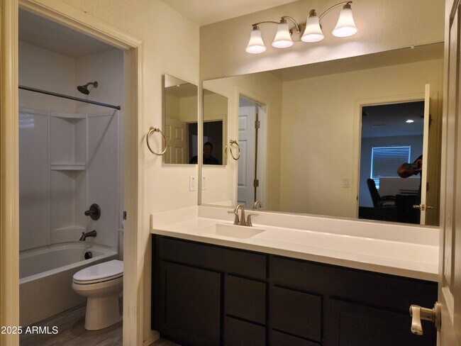 Building Photo - 148 N 56th Pl