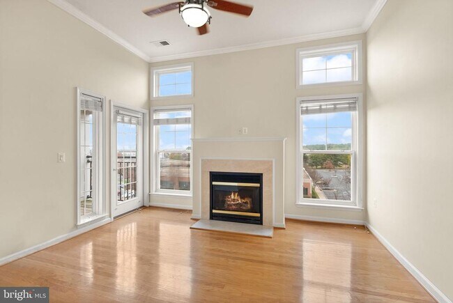 Building Photo - 3840 Lightfoot St