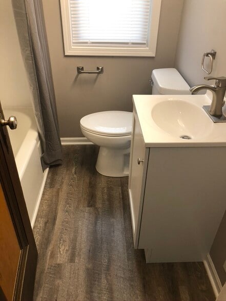 Building Photo - 4936 Woolworth Ave