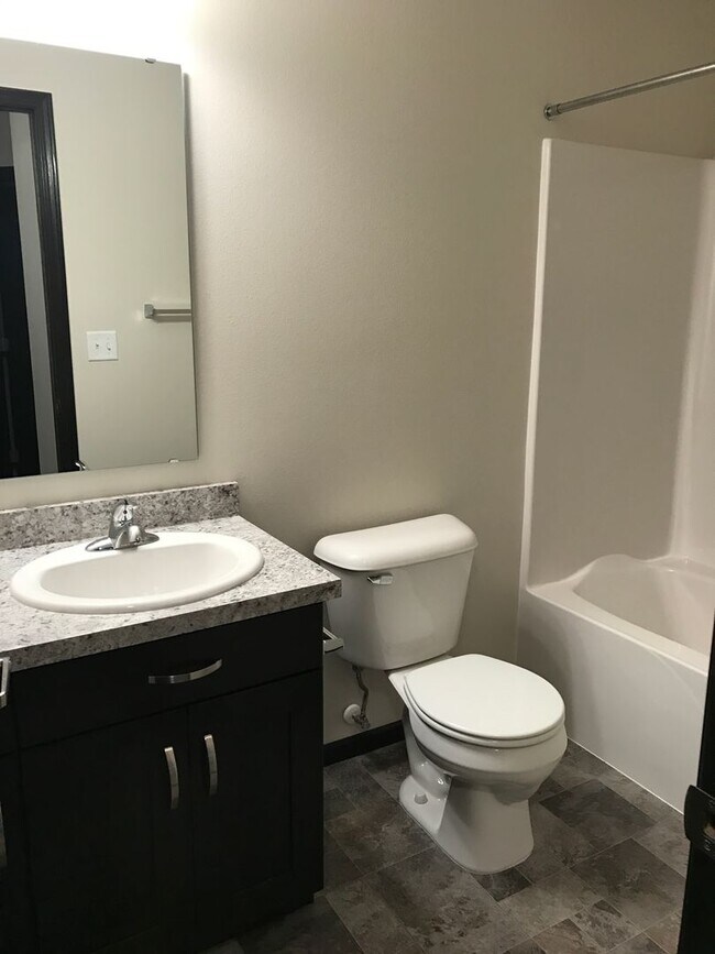 Building Photo - 3 Bed 3 Bath Single Family Home