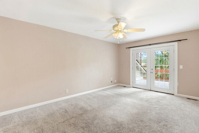 Building Photo - 102 Country Club Villa Dr