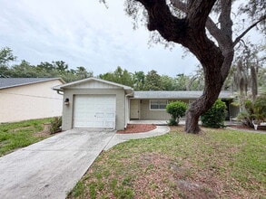 Building Photo - "Charming 2-Bedroom, 2-Bath Duplex Retreat in Spring Hill!"