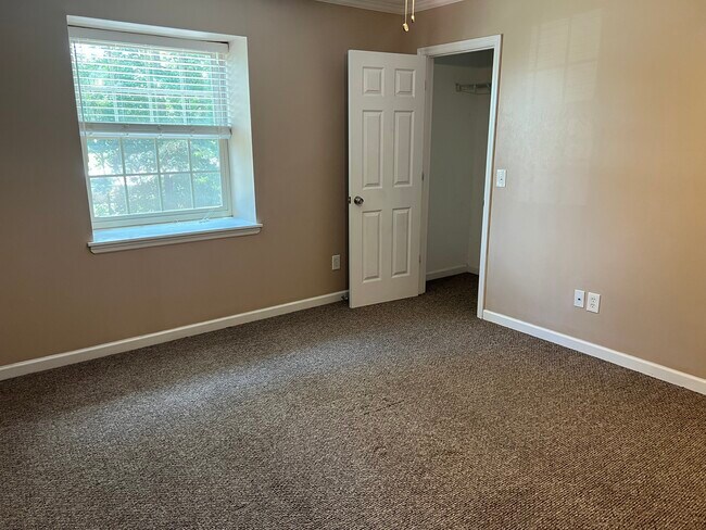 Building Photo - Walston Bridge Apartments