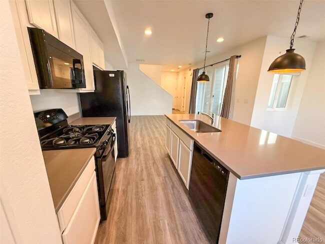 Building Photo - 591 S Pitkin Ct