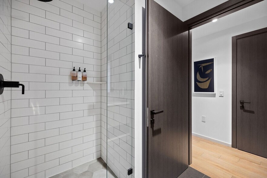 Building Photo - 398 NE 5th St