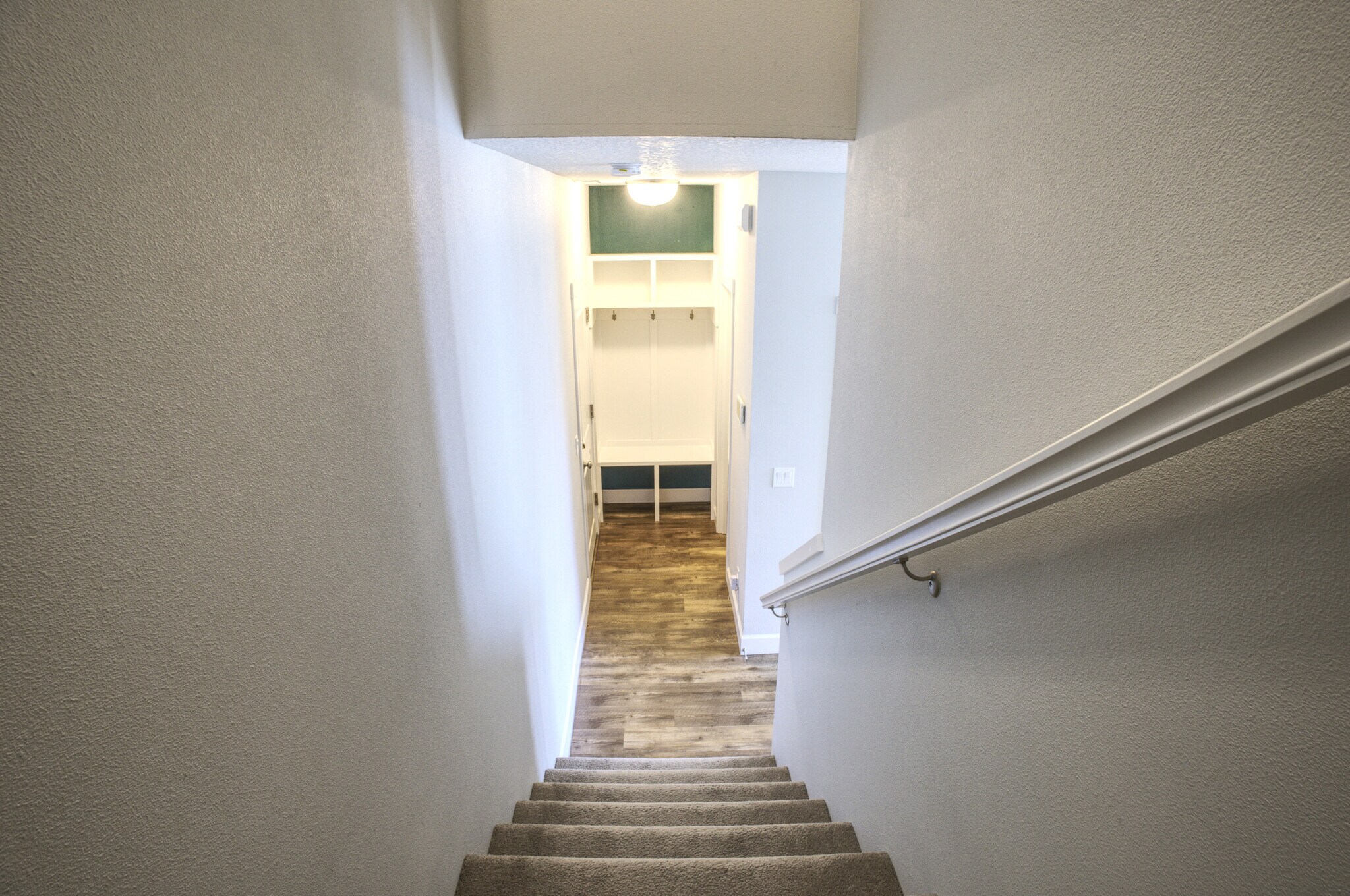 Building Photo - 7447 SE Chinquapin Dr