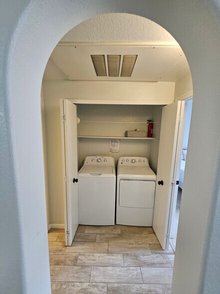 Building Photo - 4343 E Soliere Ave