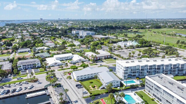 Building Photo - 143 Yacht Club Dr