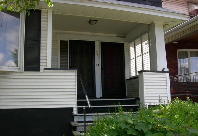 Building Photo - 839 N Main Ave