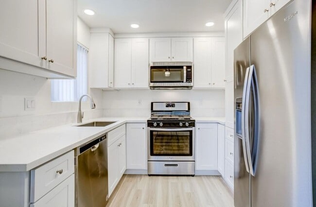 Primary Photo - 1105 E 3rd Ave