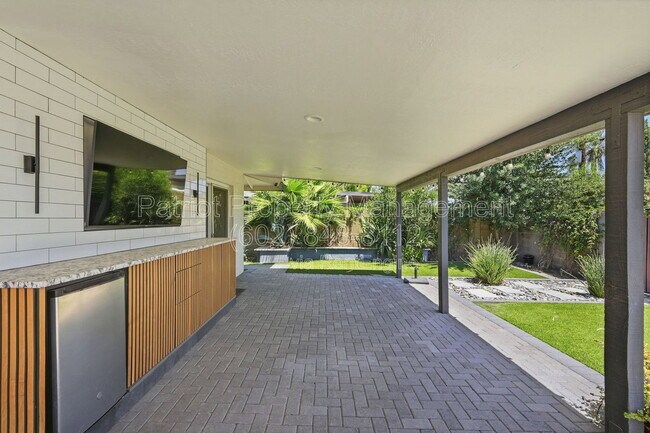 Building Photo - 207 E El Caminito Dr
