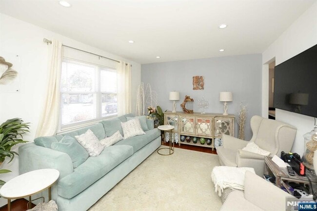 Building Photo - 38-41 Taylor