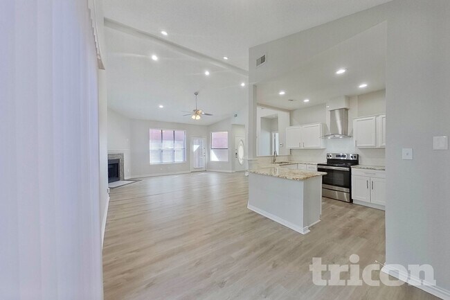 Building Photo - 1121 Cypress Ln