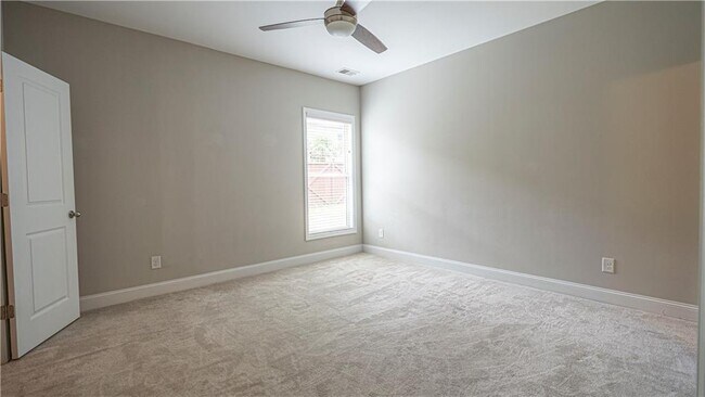 Building Photo - 3731 Ivy Lawn Dr NE