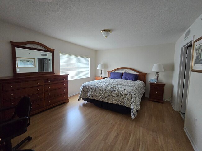 Building Photo - 12547 Imperial Isle Dr