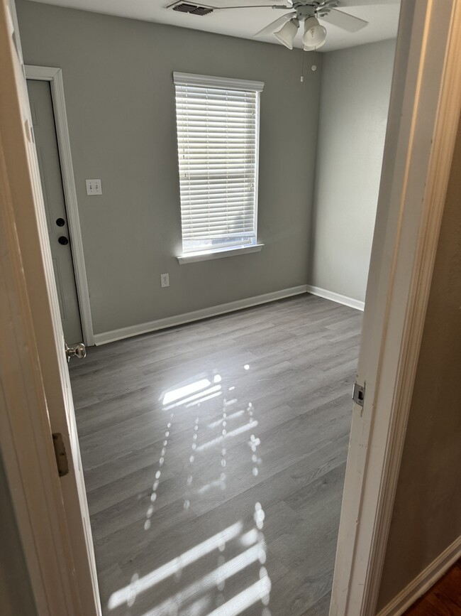 Building Photo - 1589 Quazar Rd